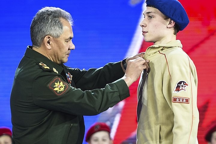 Сергей Шойгу наградил тулунчанина