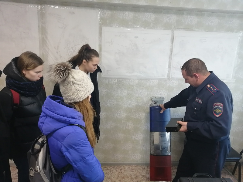 В Тулуне «Студенческий десант» ознакомился с работой полиции