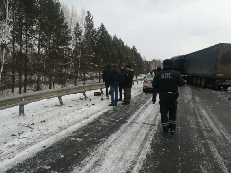 В Тулунском районе сотрудники ГИБДД разбираются в обстоятельствах аварии, в результате которой погибли два человека