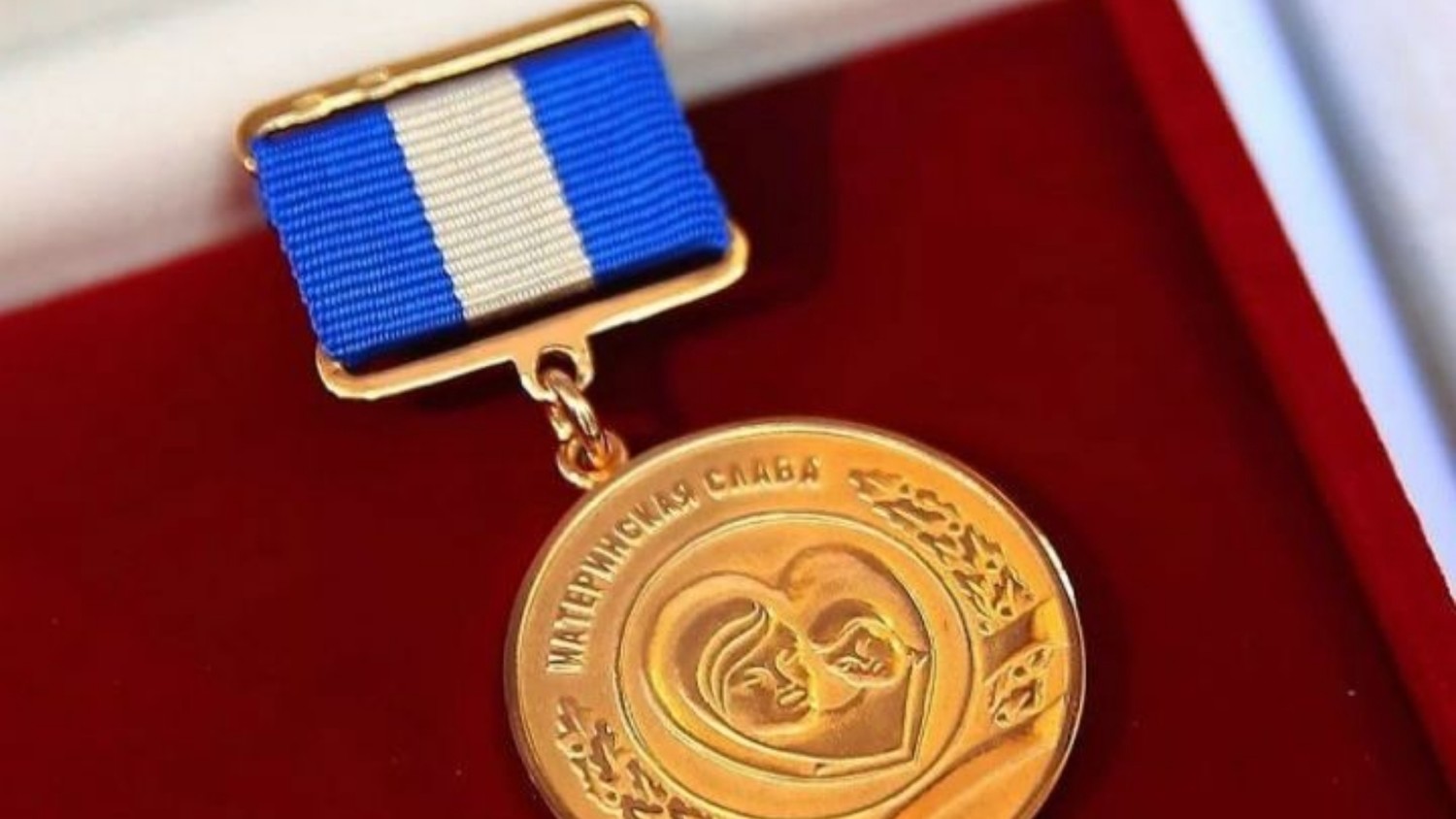Многодетным матерям из Тулунского района вручили знаки 