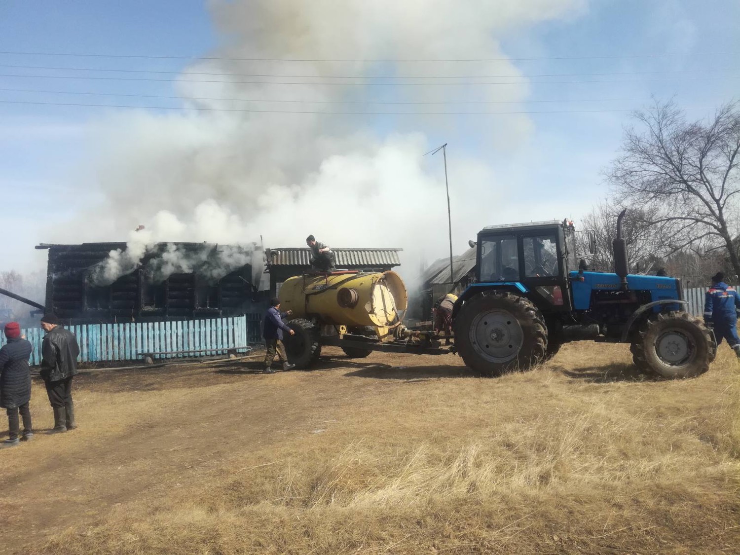 Добровольцы предотвратили распространение пожара