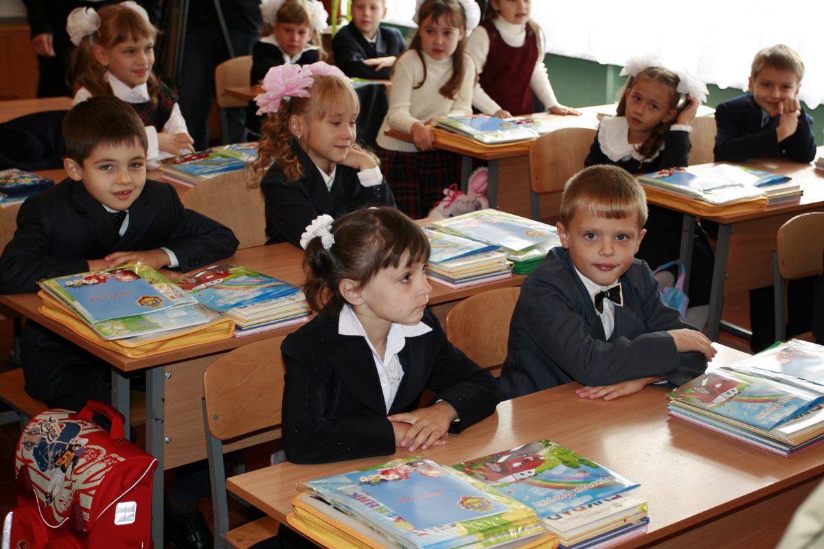 Каждого ребенка за парту