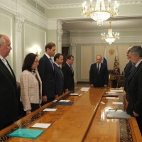 Президент России Владимир Путин считает, что Украина несет ответственность за катастрофу самолета “Малайзийских авиалиний”, которая произошл