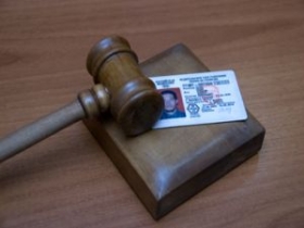 Неплательщиков алиментов будут лишать водительских прав