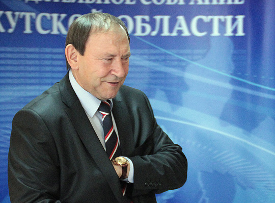 Одних лишить премий, чтобы другим выдать зарплату